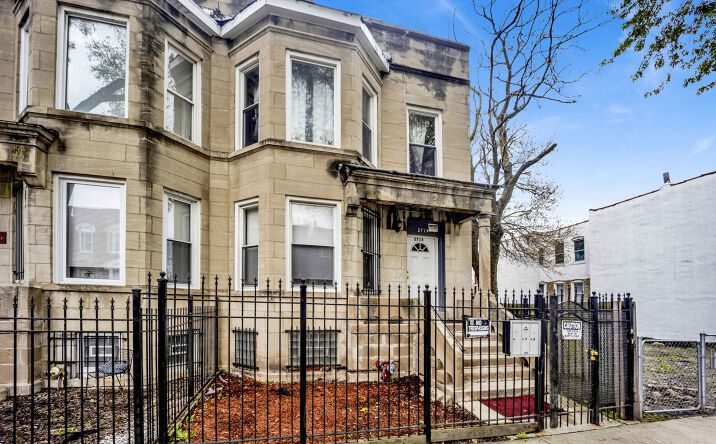 Pictures of Multifamily property located at 2714 W LEXINGTON Street, Chicago, IL 60612 for sales - image #1