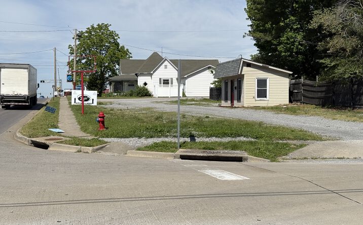 Pictures of Land property located at 200 W Deyoung St, Marion, IL 62959 for sales - image #1