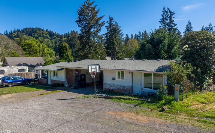 Pictures of Multifamily property located at 11766 Walnut Avenue, Mapleton, OR 97453 for sales - image #1