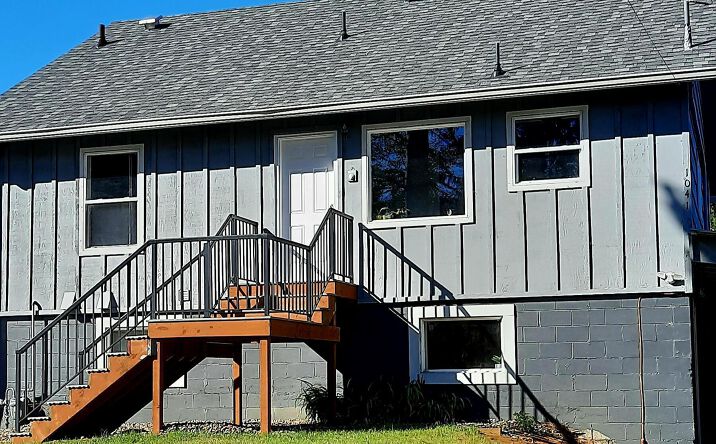 Pictures of Multifamily property located at 1039 NE Grant Street, Newport, OR 97365 for sales - image #1
