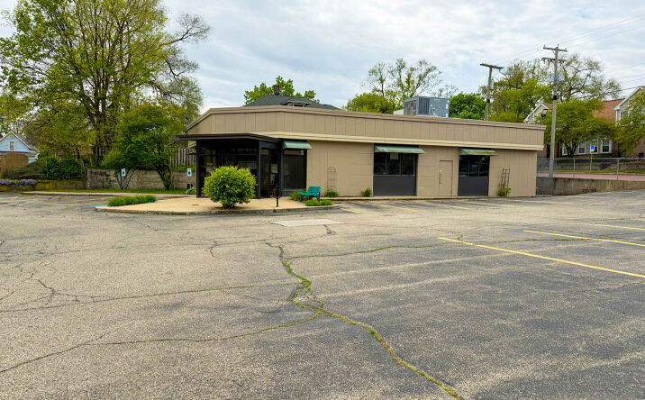 Pictures of Retail property located at 602 Lincolnway East, South Bend, IN 46601 for sales - image #1