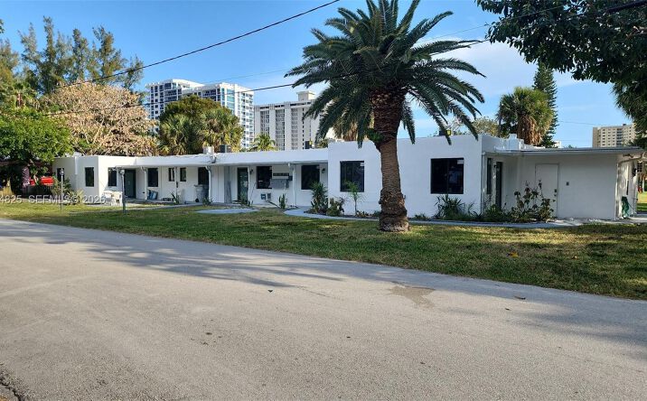Pictures of Multifamily property located at 3300 SE 6th St, Pompano Beach, FL 33062 for sales - image #1
