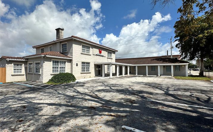 Pictures of Office property located at 1040 S Federal Hwy, Hollywood, FL 33020 for sales - image #1
