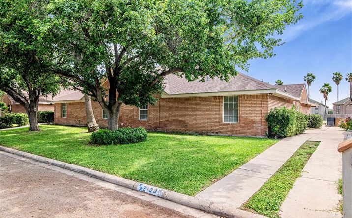 Pictures of Multifamily property located at 2108 E Kimberly Lane E, Edinburg, TX 78541 for sales - image #1