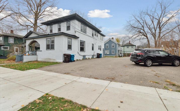 Pictures of Multifamily property located at 809 W CEDAR ST, KALAMAZOO, MI 49007-6009 for sales - image #1
