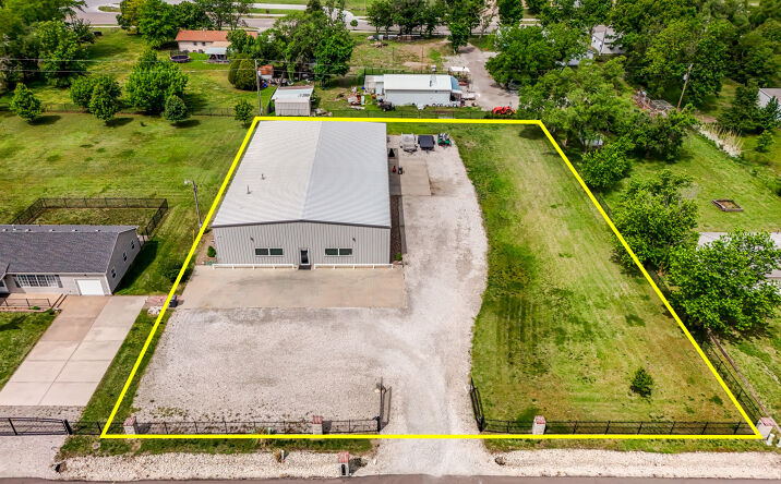Pictures of Industrial property located at 2325 S CREST ST, WICHITA, KS 67207-6325 for sales - image #1