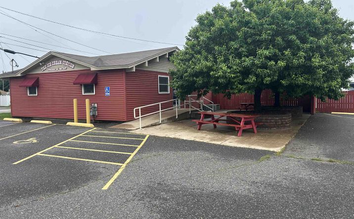 Pictures of Retail, Office, Mixed Use property located at 701 N Stephenson Avenue, Iron Mountain, MI 49801 for sales - image #1