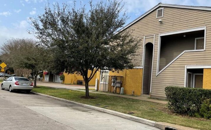 Pictures of Multifamily property located at 12502 Ashford Meadow Drive, Houston, TX 77082 for sales - image #1