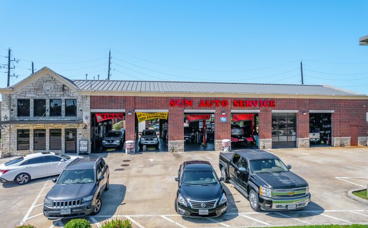 Pictures of Retail property located at 20445 Cypresswood Drive, Houston, TX 77433 for sales - image #1