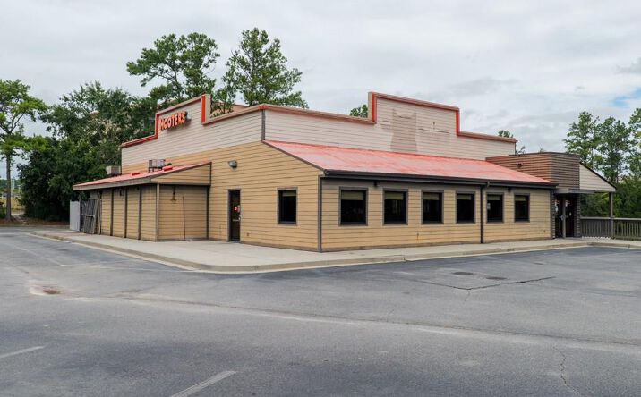 Pictures of Retail property located at 1854 Clubhouse Drive, Valdosta, GA 31601 for sales - image #1