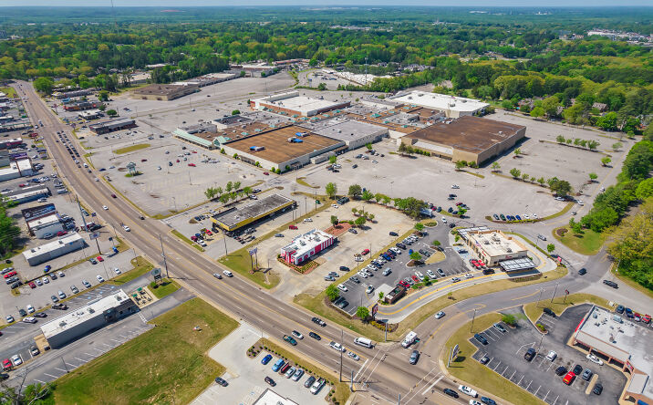 Pictures of Retail property located at 2021 North Highland Avenue, Jackson, TN 38305 for sales - image #1