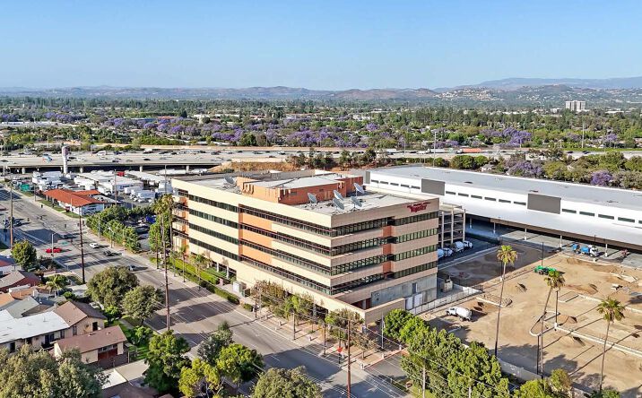 Pictures of Retail, Office, Mixed Use, Land property located at 625 N Grand Avenue, Santa Ana, CA 92701 for sales - image #1