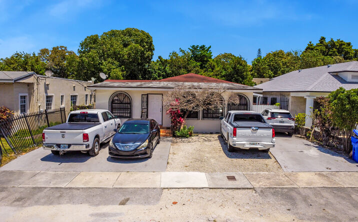 Pictures of Multifamily property located at 201 NW 25TH AVE, MIAMI, FL 33125-5239 for sales - image #1