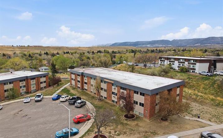Pictures of Multifamily property located at 2401 Grandview Place, Casper, WY 82601 for sales - image #1