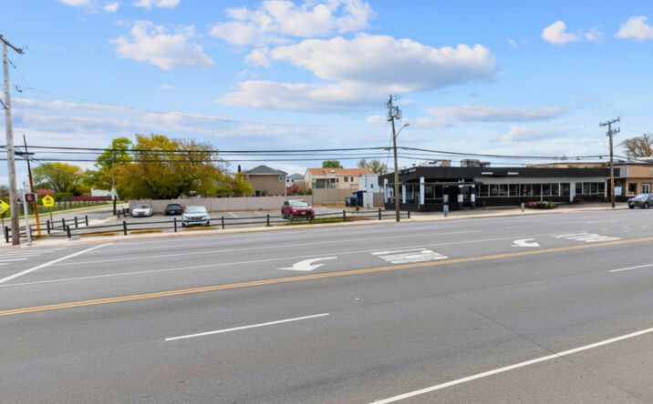 Pictures of Retail property located at 4245 AUSTIN BLVD, ISLAND PARK, NY 11558-1625 for sales - image #1
