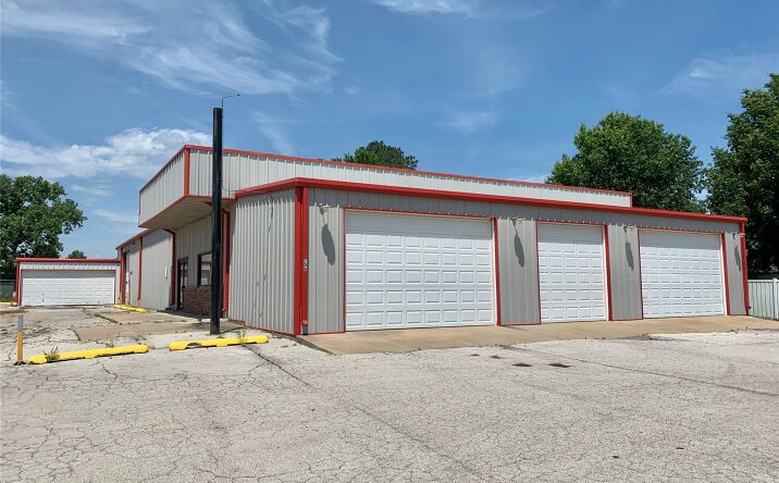 Pictures of Mixed Use, Industrial, Retail property located at 106 North Lombard Lane, Skiatook, OK 74070 for sales - image #1