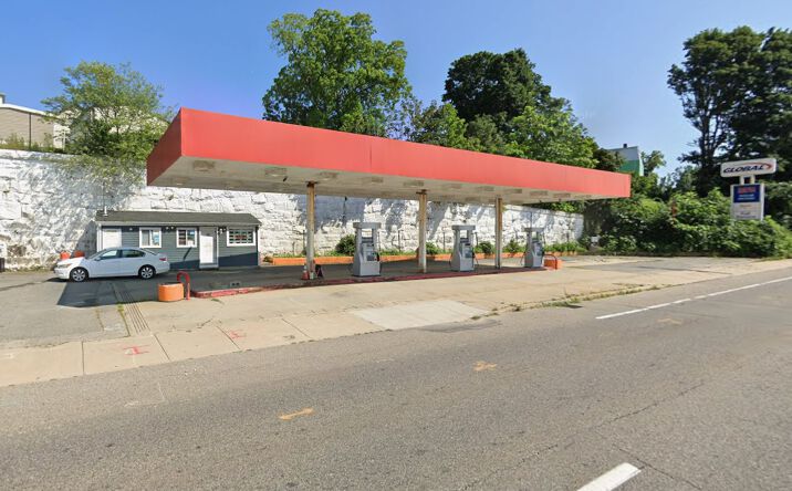Pictures of Retail property located at 431 DAVOL ST, FALL RIVER, MA 02720-1003 for sales - image #1