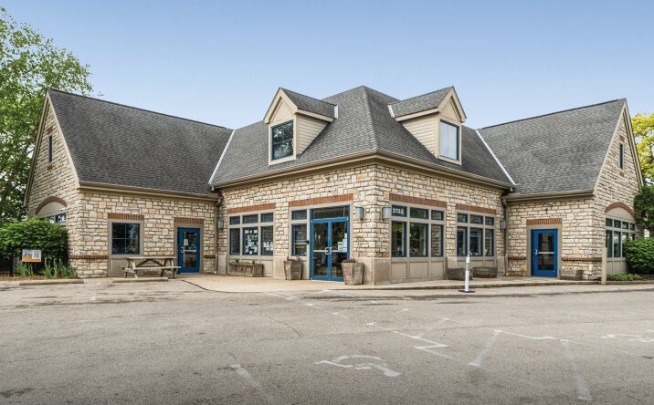 Pictures of Retail property located at 3755 West Dublin-Granville Road, Dublin, OH 43017 for sales - image #1