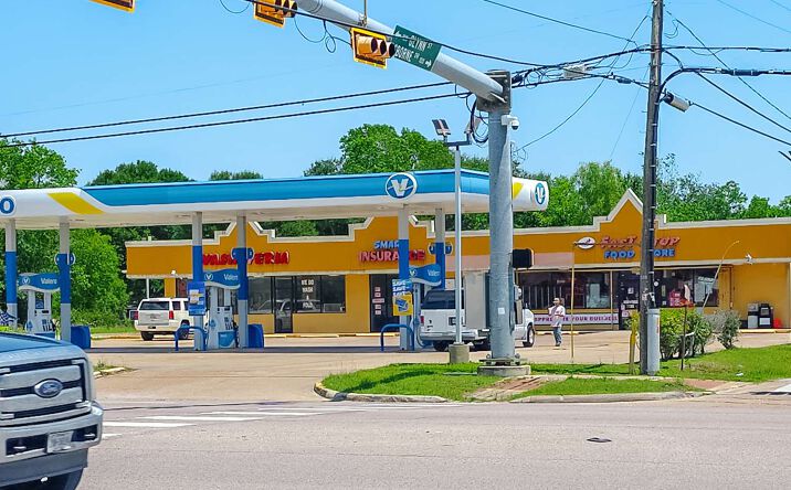 Pictures of Retail property located at 2410 Texas Ave, Bridge City, TX 77611 for sales - image #1