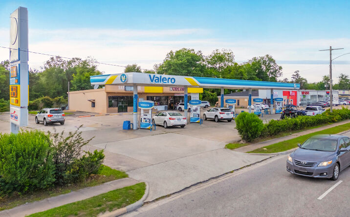 Pictures of Retail property located at 1555 N 16th St, Orange, TX 77630 for sales - image #1