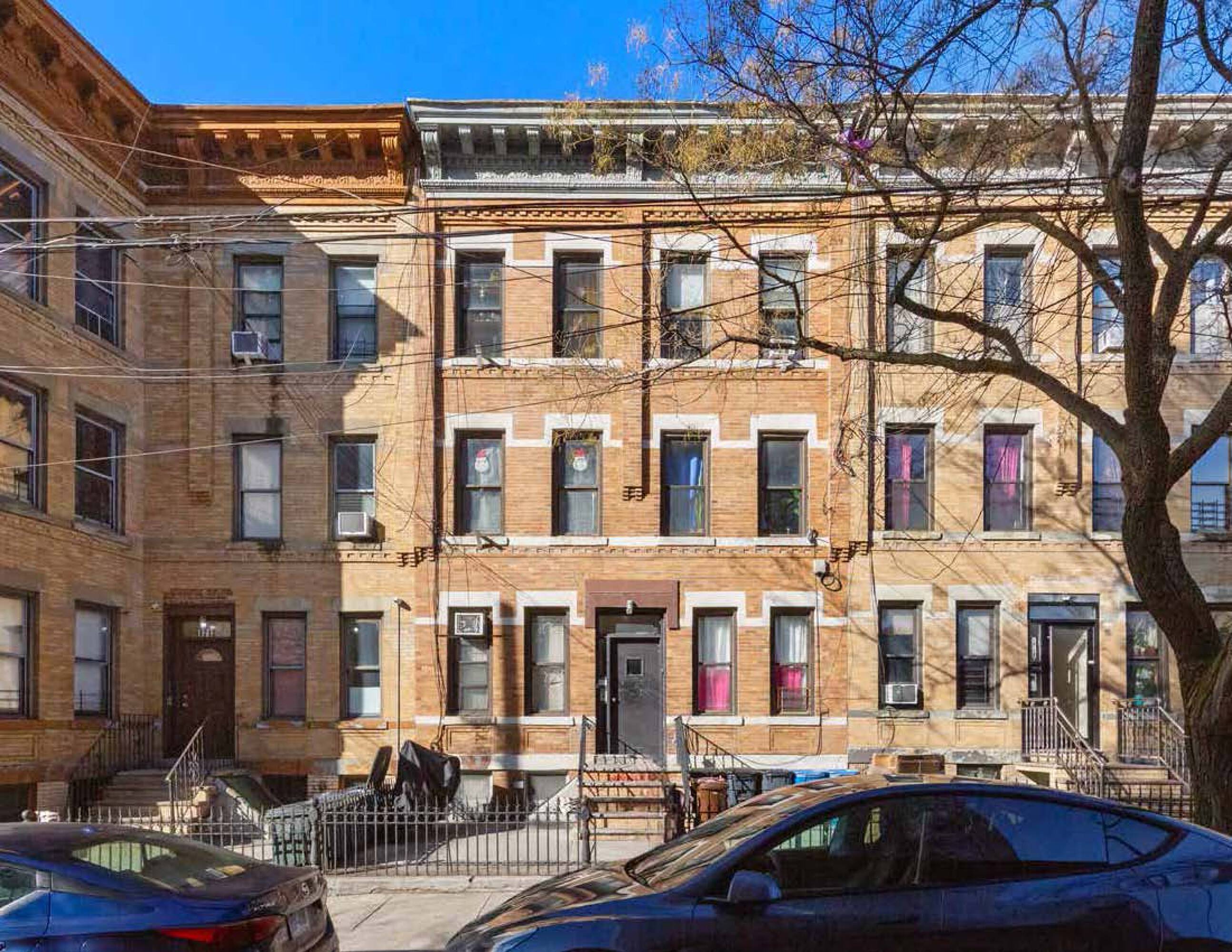 17-15 Bleecker St  