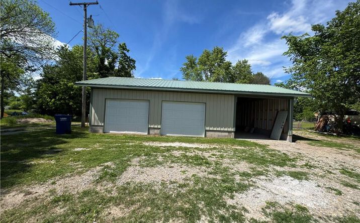 Pictures of Land, Multifamily property located at 307 N Magnolia Avenue, Columbus, KS 66725 for sales - image #1