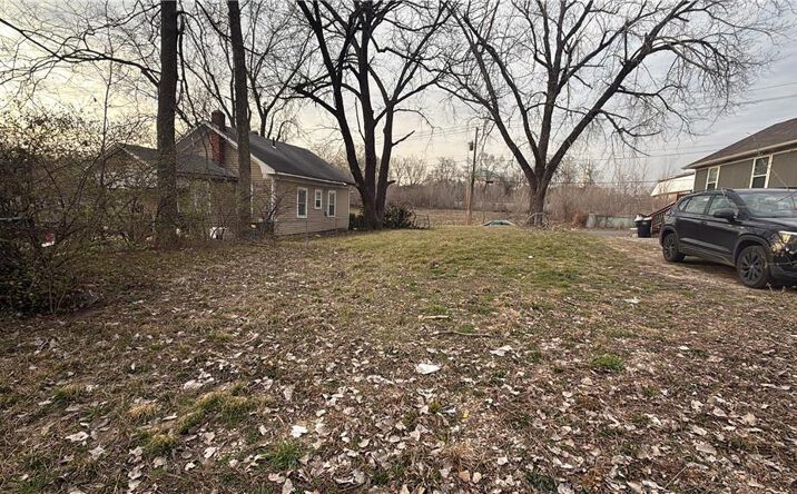 Pictures of Land, Multifamily property located at 1001 W Hayward Avenue, Independence, MO 64052 for sales - image #1