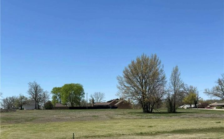 Pictures of Land, Multifamily property located at Barton Avenue, Parsons, KS 67357 for sales - image #1