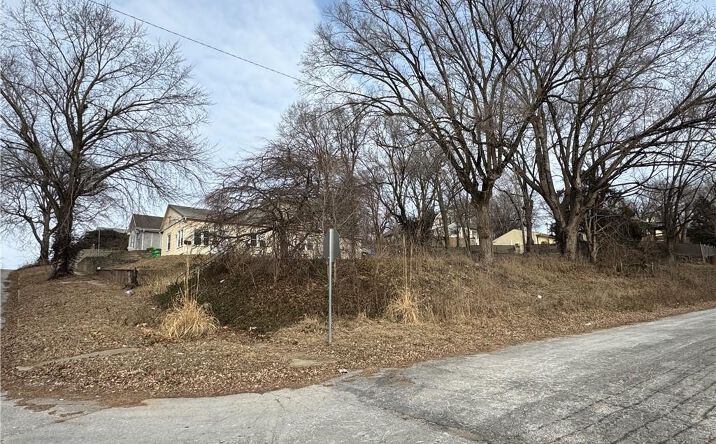 Pictures of Land, Multifamily property located at 2429 S 15th Street, St Joseph, MO 64503 for sales - image #1