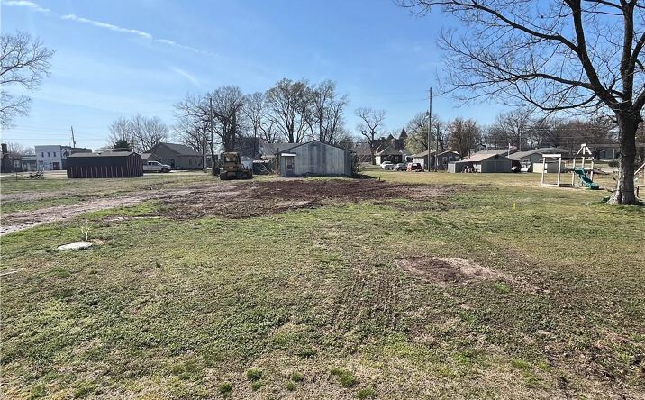 Pictures of Land, Multifamily property located at 211 Merchant Street, Oswego, KS 67356 for sales - image #1