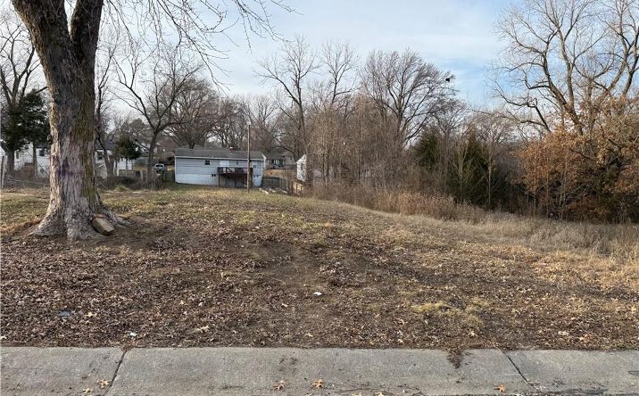 Pictures of Land, Multifamily property located at 4918 N Wallace Avenue, Kansas City, MO 64119 for sales - image #1