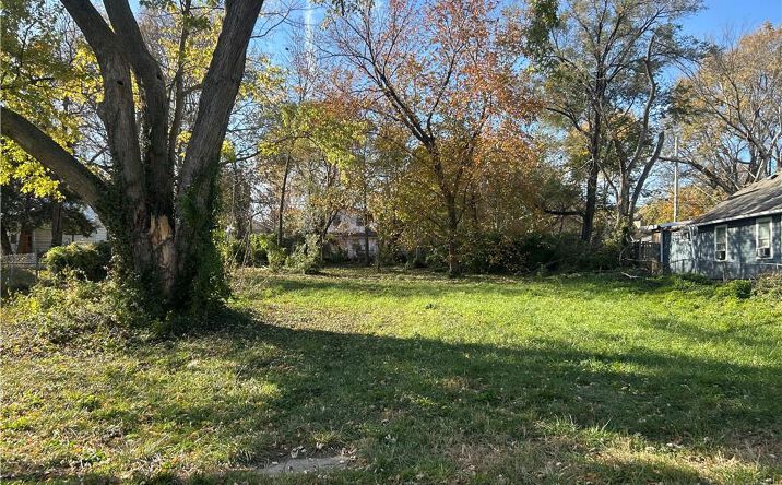 Pictures of Land, Multifamily property located at 2332 Oakley Avenue W, Kansas City, MO 64127 for sales - image #1