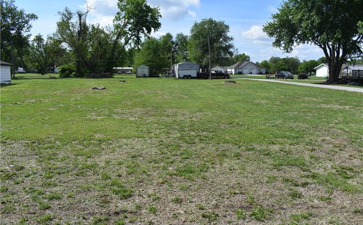 Pictures of Land, Multifamily property located at Atlantic Street, Elwood, KS 66024 for sales - image #1