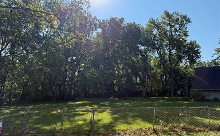 Pictures of Land, Multifamily property located at 11317 Lister Drive, Kansas City, MO 64137 for sales - image #1