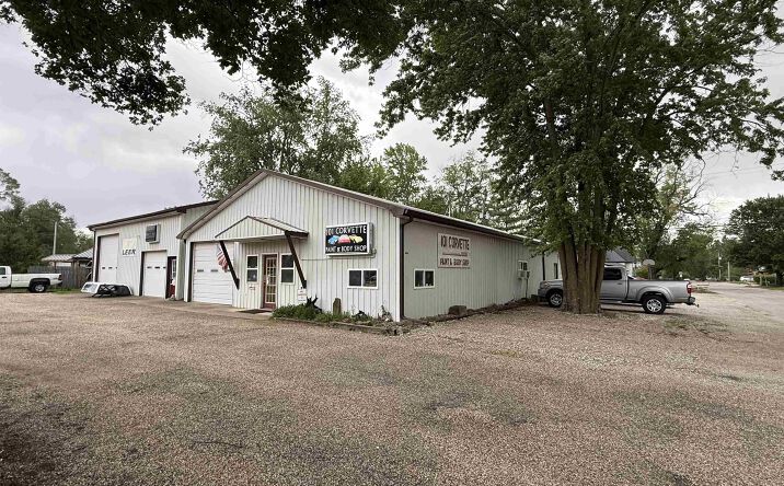 Pictures of Retail property located at 803 E JACKSON Street, Macomb, IL 61455 for sales - image #1