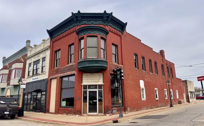 Pictures of Industrial, Office, Retail property located at 437 COURT Street, Pekin, IL 61554 for sales - image #1