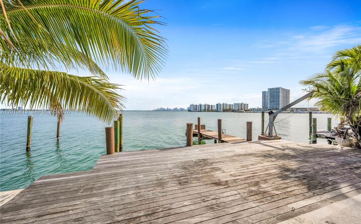 Pictures of Land property located at 1920 Bay Dr, Miami Beach, FL 33141 for sales - image #1
