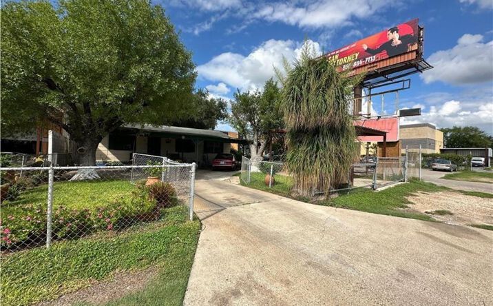 Pictures of Land, Multifamily property located at 804 Frontage Road E, Alamo, TX 78516 for sales - image #1