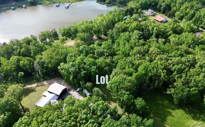 Pictures of Land, Multifamily property located at 80 Lakeview Dr, Camden, TN 38333 for sales - image #1