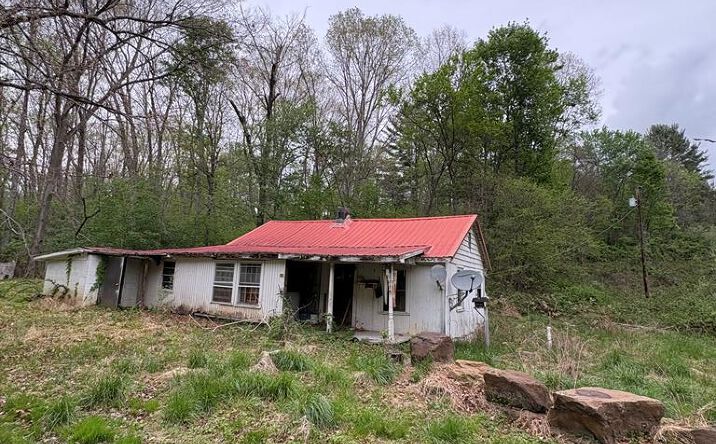 Pictures of Land, Multifamily property located at 128 Triple C Rd, Princeton, WV 24739 for sales - image #1