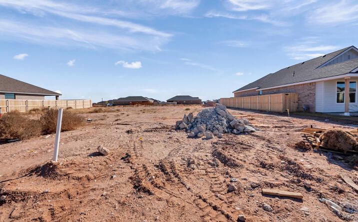 Pictures of Land, Multifamily property located at 1324 Loess St, Midland, TX 79705 for sales - image #1