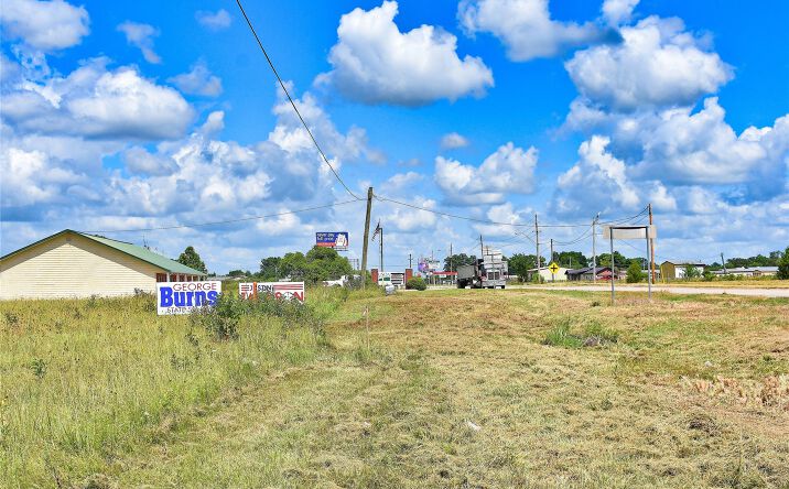 Pictures of Land property located at 5 E Hwy 70, Hugo, OK 74743 for sales - image #1