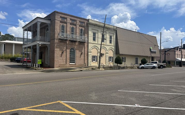 Pictures of Office, Retail property located at 100 N Main Street, Newton, MS 39345 for sales - image #1