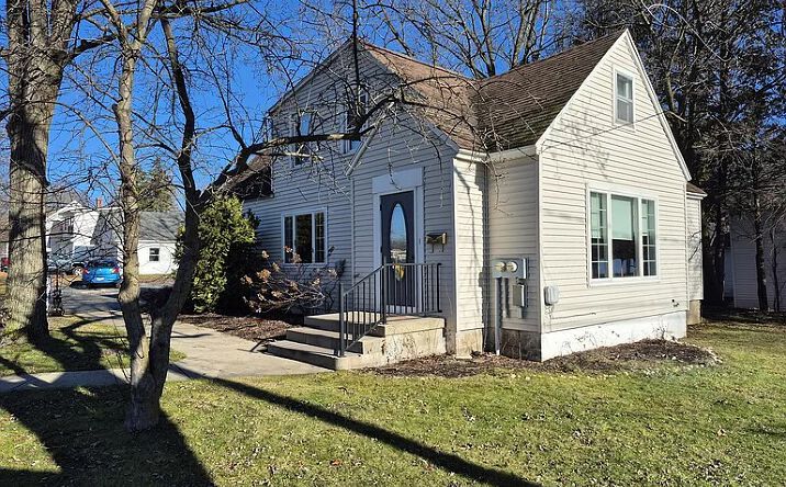 Pictures of Office property located at 224 S Weaver Avenue, Fremont, MI 49412-1571 for sales - image #1