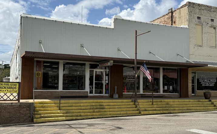 Pictures of Retail property located at 123 S Main Street, Newton, MS 39345 for sales - image #1