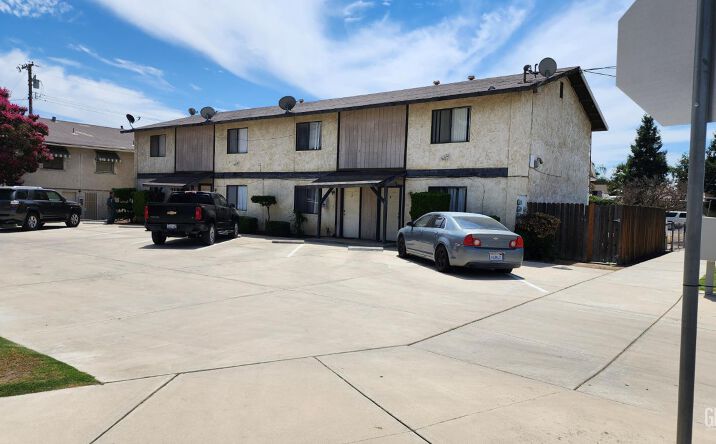 Pictures of Multifamily property located at 2124 O ST, BAKERSFIELD, CA 93301 for sales - image #1