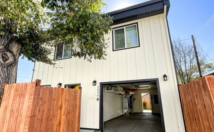 Pictures of Multifamily property located at 2091 15th Avenue, Sacramento, CA 95822 for sales - image #1