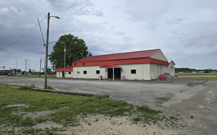 Pictures of Mixed Use, Retail property located at 404 N COMMERCIAL Street, Harrisburg, IL 62946 for sales - image #1