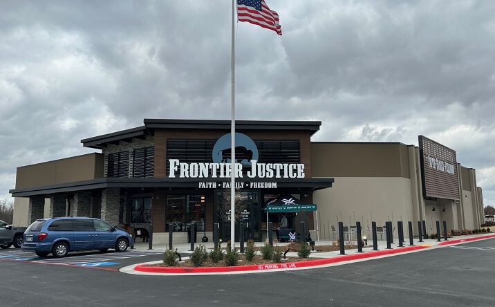 Pictures of Retail property located at 202 S Gateway Pl, Jenks, OK 74037 for sales - image #1