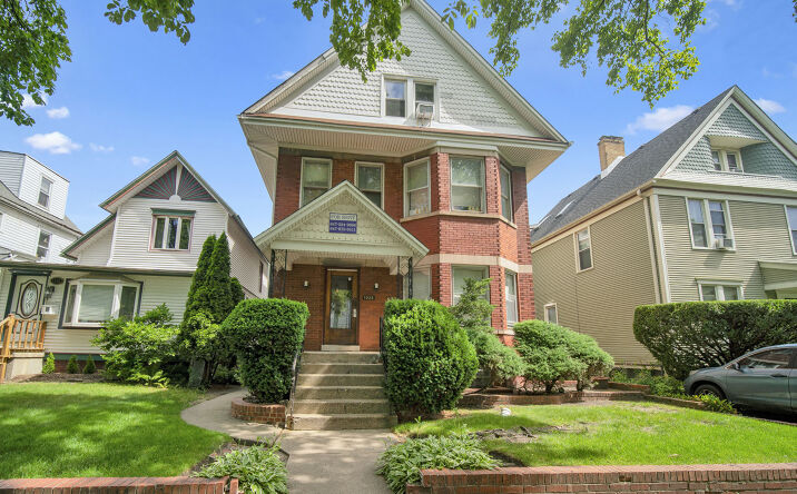 Pictures of Multifamily property located at 1029 Garnett Place, Evanston, IL 60201 for sales - image #1